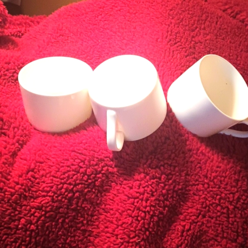 New pottery barn Expresso's cups set of 3 cream